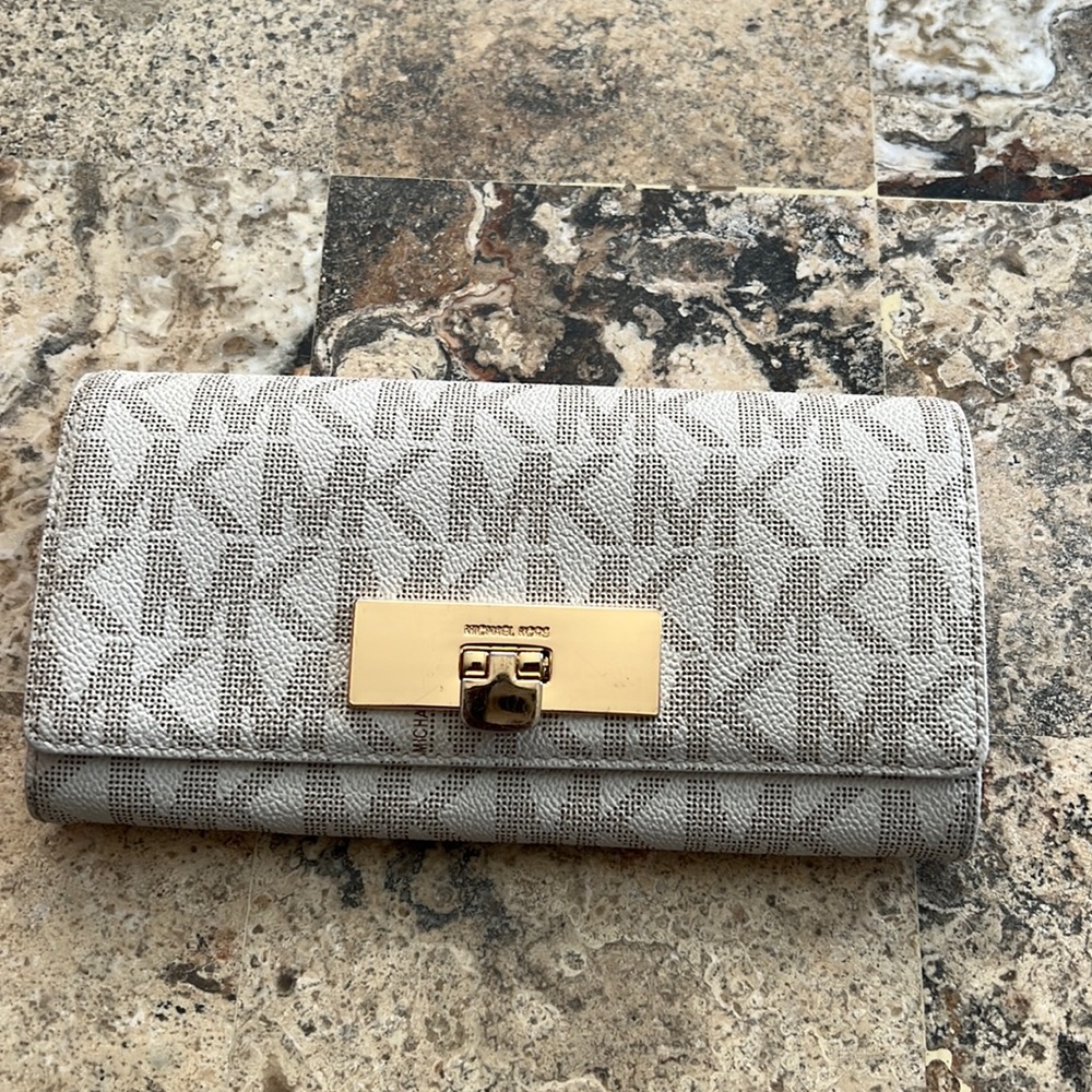 Excellent Condition. Like New. - image 1